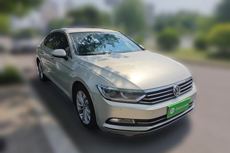 Used Volkswagen Magotan 2018 330TSI DSG Luxury Model Front Right 45 Deg