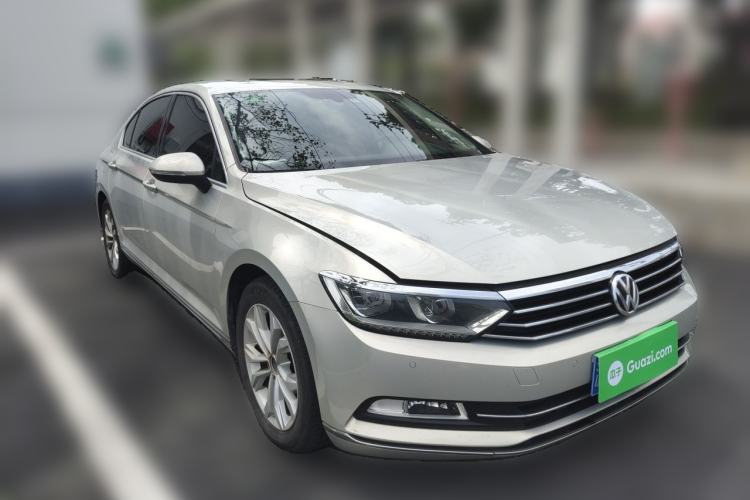 Used Volkswagen Magotan 2018 330TSI DSG Luxury Model Front Right 45 Deg