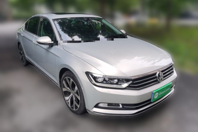 Used Volkswagen Magotan 2018 380TSI DSG Prestige Model Front Right 45 Deg