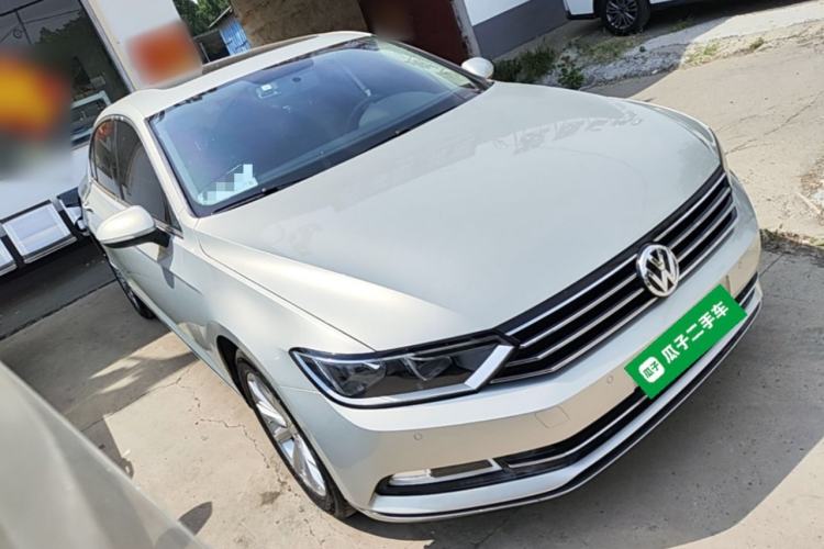 Used Volkswagen Magotan 2018 330TSI DSG Advanced Model Front Right 45 Deg
