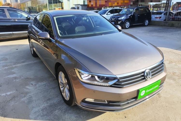 Used Volkswagen Magotan 2018 330TSI DSG Luxury Model Front Right 45 Deg