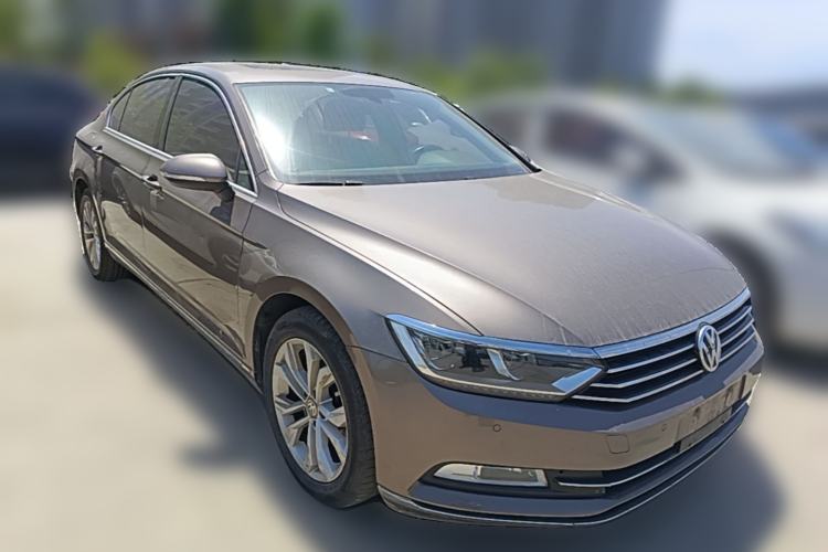 Used Volkswagen Magotan 2018 330TSI DSG Luxury Model Front Right 45 Deg