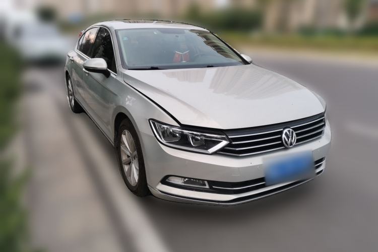 Used Volkswagen Magotan 2018 330TSI DSG Advanced Model Front Right 45 Deg