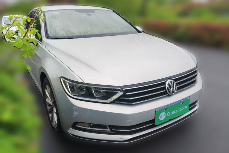 Used Volkswagen Magotan 2018 330TSI DSG Advanced Model Front Right 45 Deg