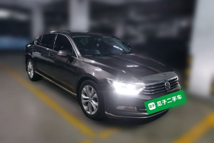 Used Volkswagen Magotan 2018 330TSI DSG Luxury Model Front Right 45 Deg