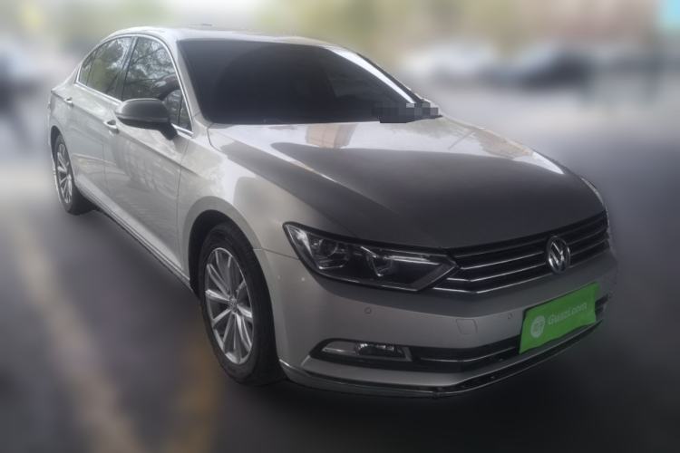 Used Volkswagen Magotan 2018 330TSI DSG Advanced Model Front Right 45 Deg