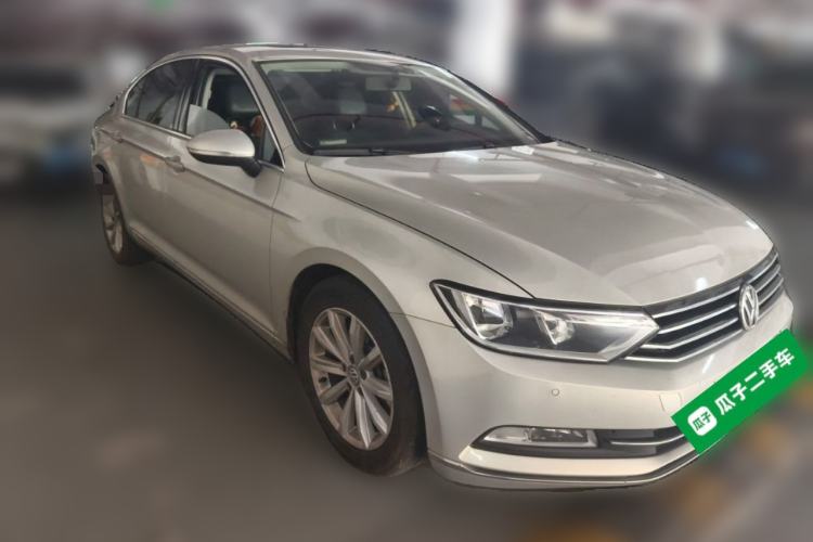 Used Volkswagen Magotan 2018 330TSI DSG Advanced Model Front Right 45 Deg