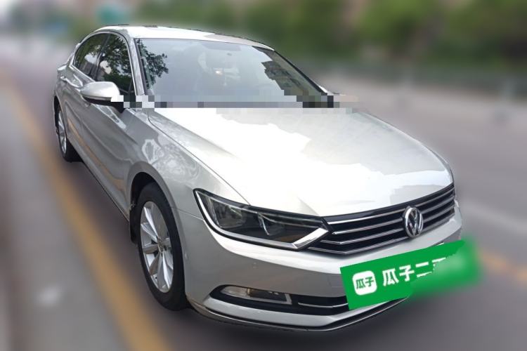 Used Volkswagen Magotan 2018 330TSI DSG Advanced Model Front Right 45 Deg