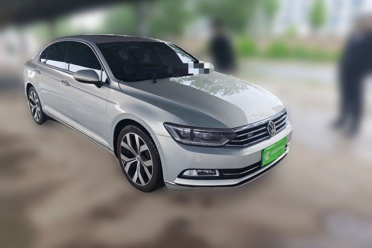 Used Volkswagen Magotan 2018 330TSI DSG Luxury Model Front Right 45 Deg