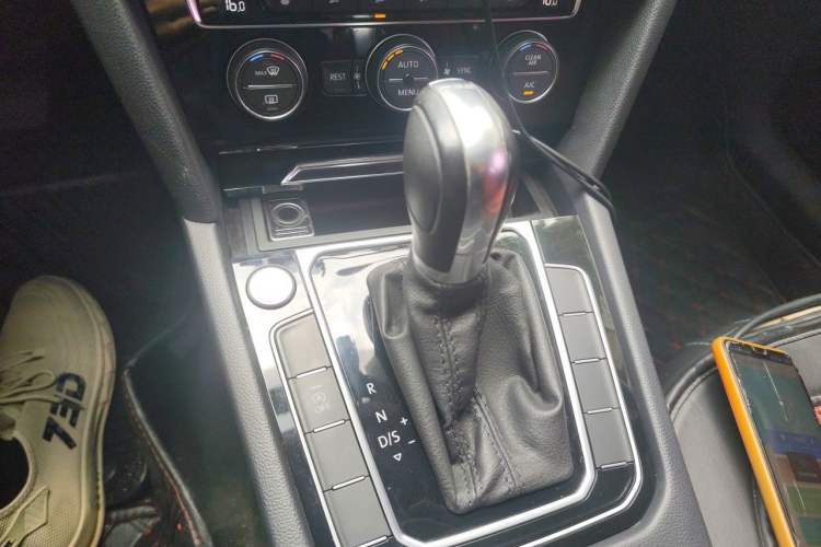 Used Volkswagen Magotan 2018 Facelift 330TSI DSG Luxury Model Gear Lever