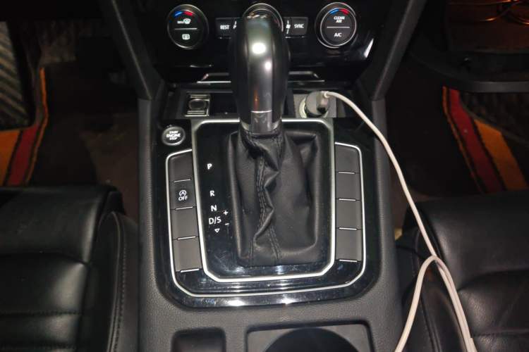 Used Volkswagen Magotan 2018 Facelift 330TSI DSG Luxury Model Gear Lever