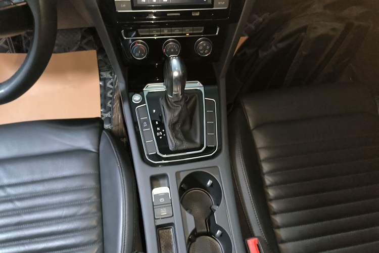 Used Volkswagen Magotan 2018 330TSI DSG Advanced Model Gear Lever