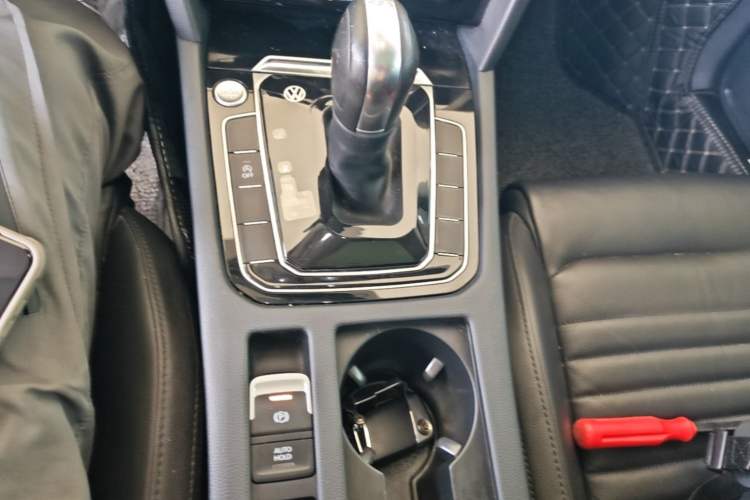 Used Volkswagen Magotan 2018 Facelift 330TSI DSG Luxury Model Gear Lever