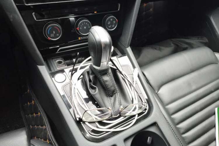 Used Volkswagen Magotan 2018 330TSI DSG Advanced Model Gear Lever