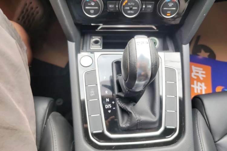 Used Volkswagen Magotan 2018 Facelift 330TSI DSG Luxury Model Gear Lever