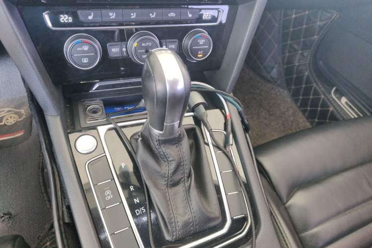 Used Volkswagen Magotan 2018 Facelift 330TSI DSG Luxury Model Gear Lever