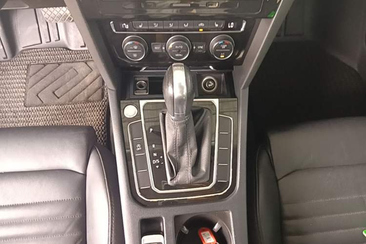 Used Volkswagen Magotan 2018 Facelift 330TSI DSG Luxury Model Gear Lever