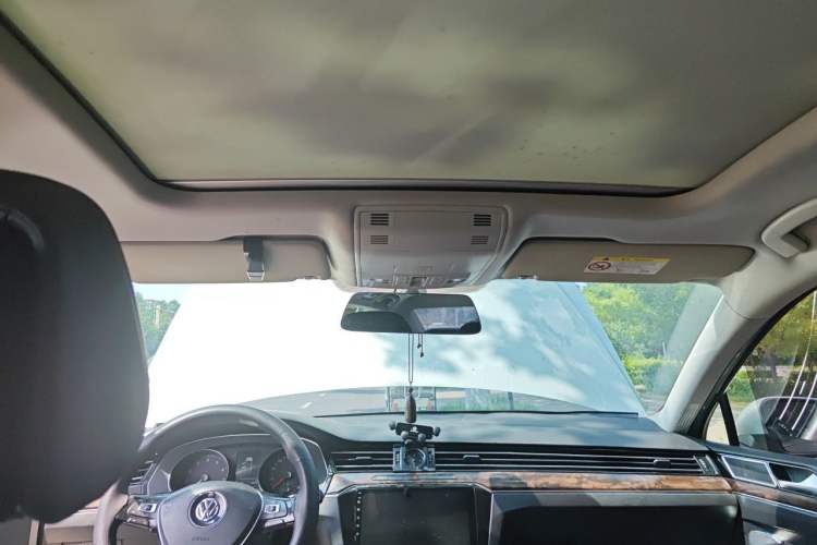 Used Volkswagen Magotan 2018 330TSI DSG Luxury Model Headliner