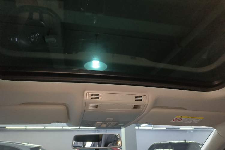 Used Volkswagen Magotan 2018 330TSI DSG Advanced Model Headliner