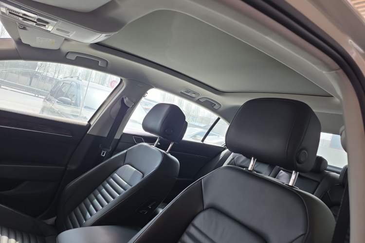 Used Volkswagen Magotan 2018 Facelift 330TSI DSG Luxury Model Headliner
