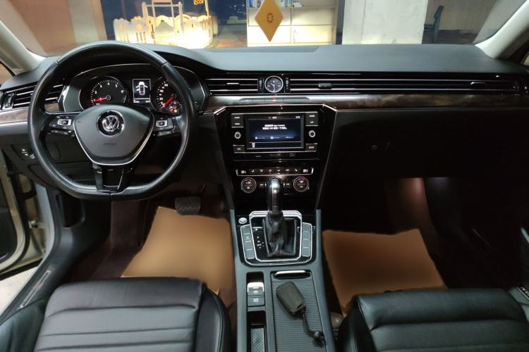 Used Volkswagen Magotan 2018 Facelift 330TSI DSG Luxury Model Interior 2