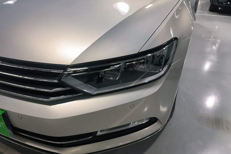 Used Volkswagen Magotan 2018 330TSI DSG Advanced Model Left Front Headlight