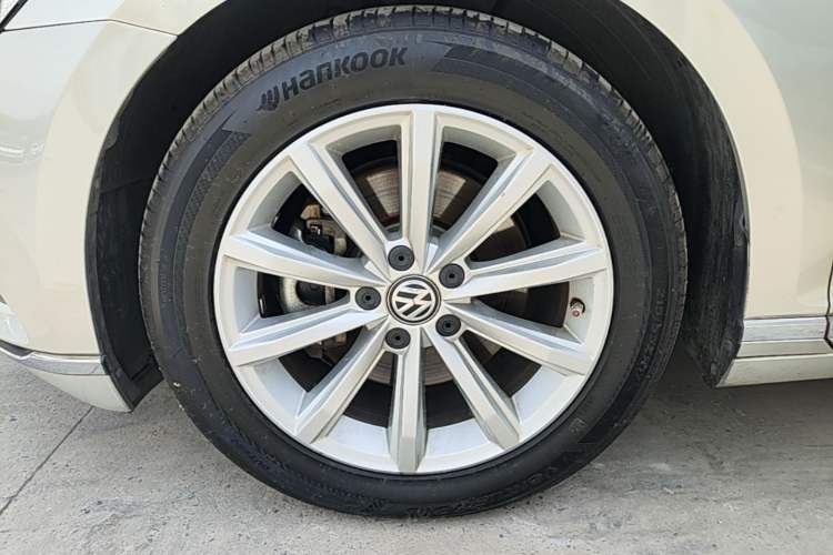 Used Volkswagen Magotan 2018 330TSI DSG Advanced Model Left Front Wheel Hub