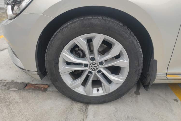 Used Volkswagen Magotan 2018 330TSI DSG Luxury Model Left Front Wheel Hub