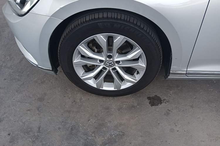 Used Volkswagen Magotan 2018 Facelift 330TSI DSG Luxury Model Left Front Wheel Hub