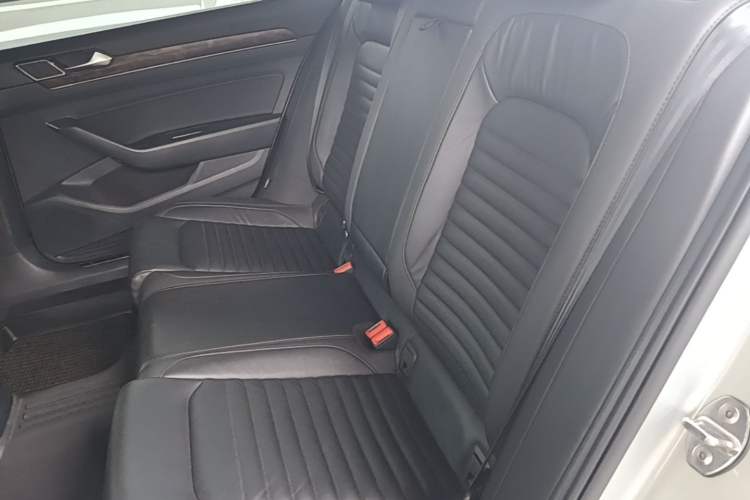 Used Volkswagen Magotan 2018 Facelift 330TSI DSG Luxury Model Left Rear Seat
