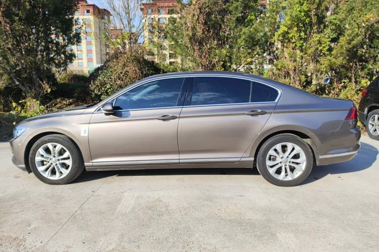 Used Volkswagen Magotan 2018 330TSI DSG Luxury Model Left Side
