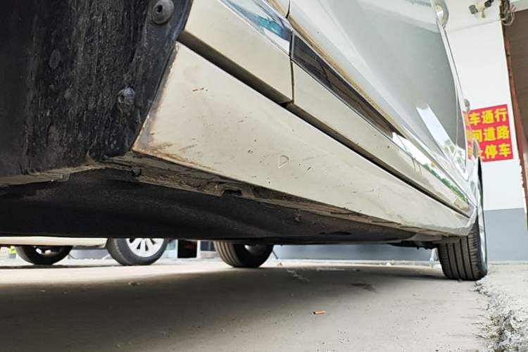 Used Volkswagen Magotan 2018 330TSI DSG Advanced Model Left Side Sill