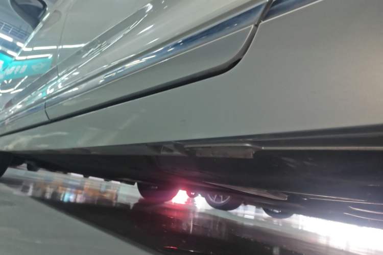 Used Volkswagen Magotan 2018 330TSI DSG Advanced Model Left Side Sill