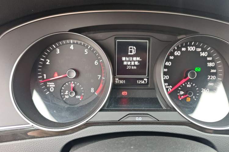 Used Volkswagen Magotan 2018 330TSI DSG Luxury Model Odometer Close Up