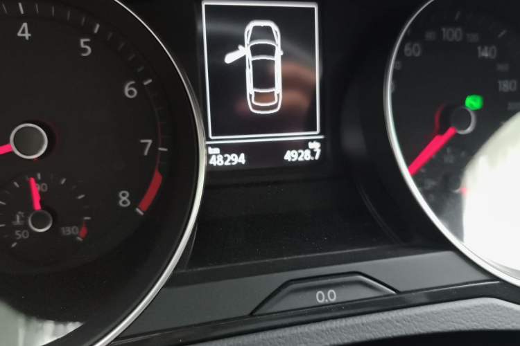 Used Volkswagen Magotan 2018 330TSI DSG Advanced Model Odometer Close Up