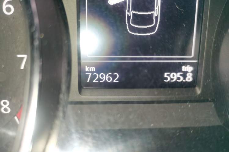Used Volkswagen Magotan 2018 330TSI DSG Luxury Model Odometer Close Up