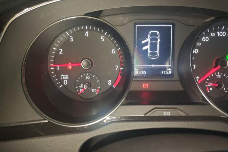 Used Volkswagen Magotan 2018 330TSI DSG Advanced Model Odometer Close Up