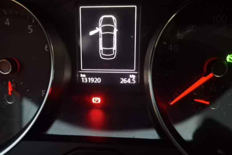 Used Volkswagen Magotan 2018 330TSI DSG Luxury Model Odometer Close Up
