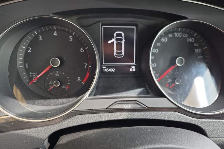 Used Volkswagen Magotan 2018 Facelift 330TSI DSG Luxury Model Odometer Close Up