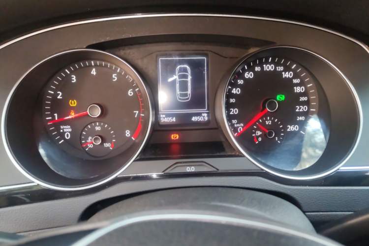 Used Volkswagen Magotan 2018 380TSI DSG Luxury Model Odometer Close Up