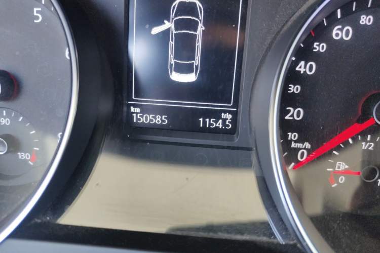 Used Volkswagen Magotan 2018 Facelift 330TSI DSG Luxury Model Odometer Close Up