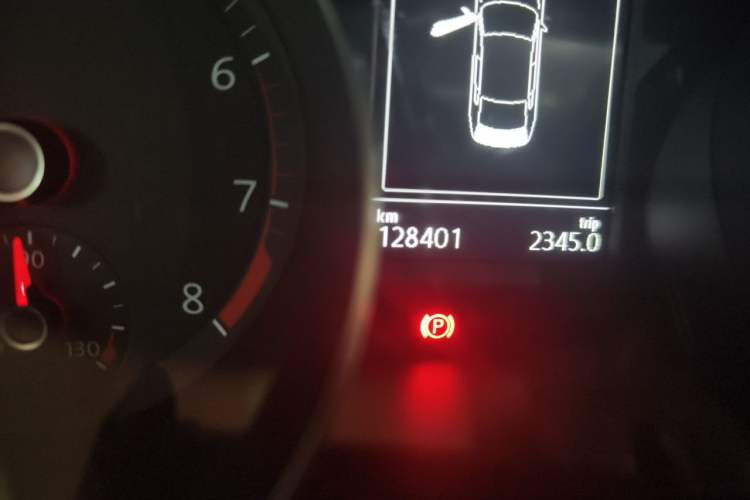 Used Volkswagen Magotan 2018 330TSI DSG Advanced Model Odometer Close Up
