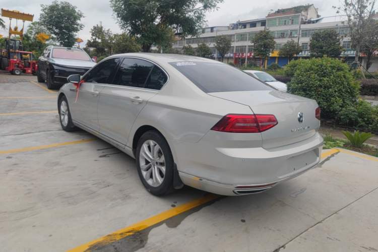 Used Volkswagen Magotan 2018 330TSI DSG Luxury Model Rear Left 45 Deg