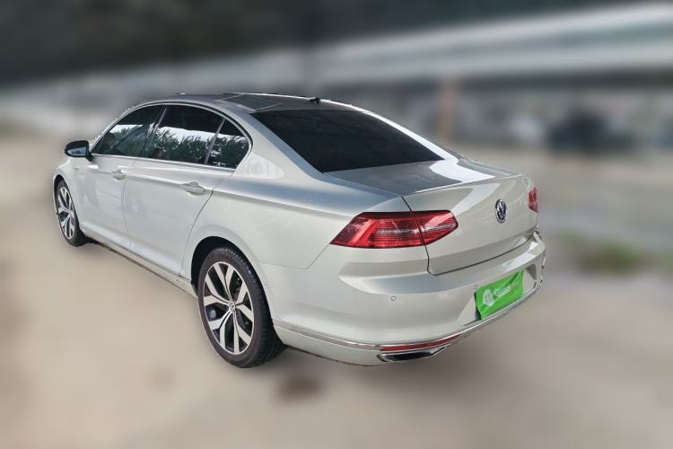 Used Volkswagen Magotan 2018 330TSI DSG Luxury Model Rear Left 45 Deg