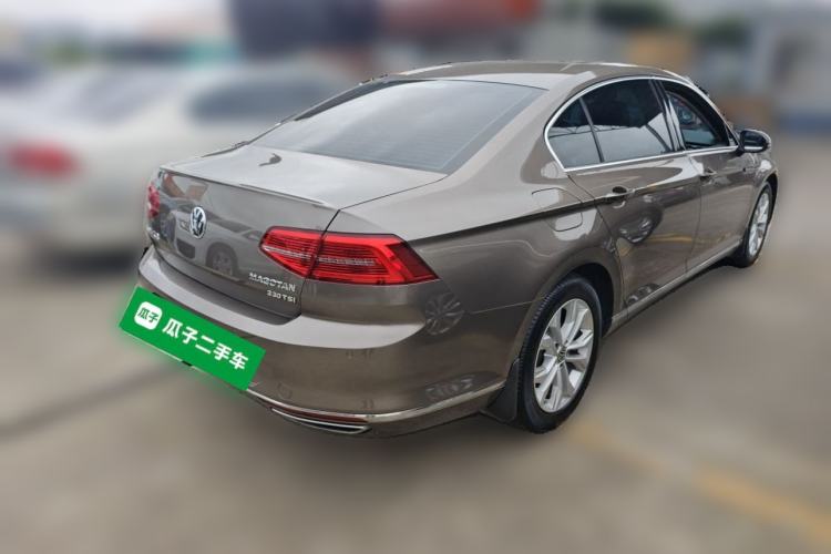 Used Volkswagen Magotan 2018 330TSI DSG Luxury Model Rear Right 45 Deg