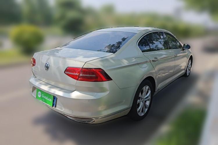 Used Volkswagen Magotan 2018 330TSI DSG Luxury Model Rear Right 45 Deg