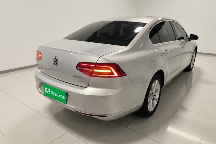 Used Volkswagen Magotan 2018 330TSI DSG Advanced Model Rear Right 45 Deg