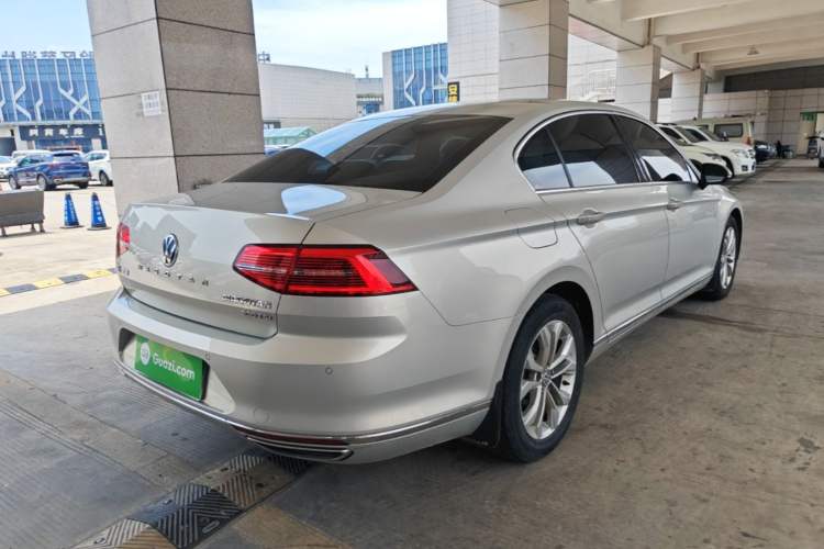 Used Volkswagen Magotan 2018 Facelift 330TSI DSG Luxury Model Rear Right 45 Deg