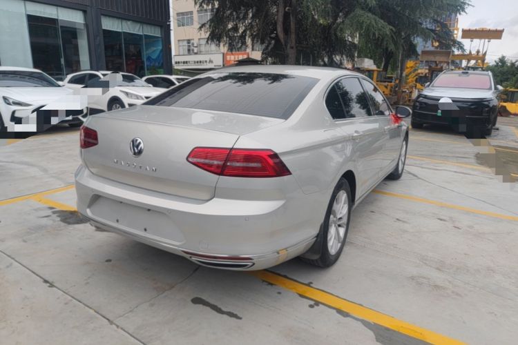 Used Volkswagen Magotan 2018 330TSI DSG Luxury Model Rear Right 45 Deg