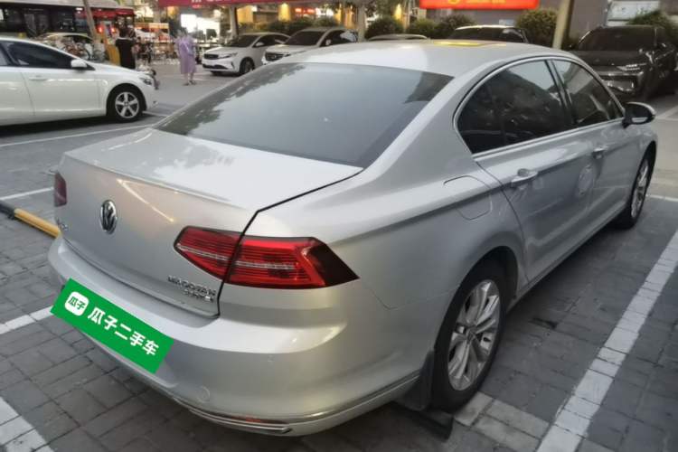 Used Volkswagen Magotan 2018 330TSI DSG Luxury Model Rear Right 45 Deg
